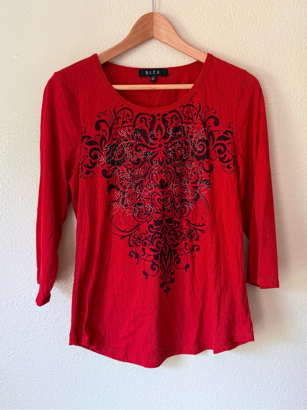 ❇️B.L.E.U. Red Scoop Neck Long Sleeve Top with Black Ornate Print 2 for $22❇️ - Picture 1 of 4
